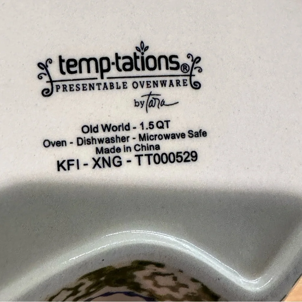 Temp-Tations Old World Confetti Tree Figural 1.5 QT Ovenware Baker.  NWOT